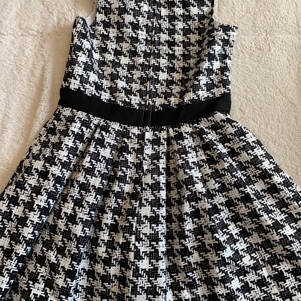 Dress - Picture 7 of 8